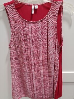 Elle Red and White Pleated Sleeveless Top
